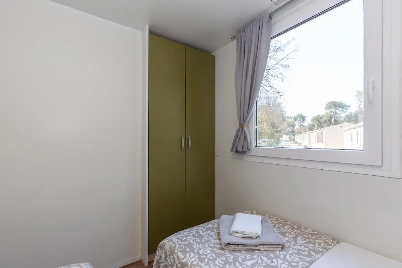 Mobile Home Pine Adria Soline Biograd Na Moru 0*,  Croatia
